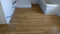 pose, de plancher flottant pour une salle de bain